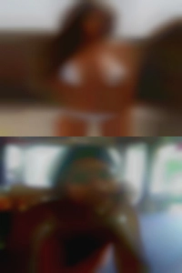 LA having shaved pussy.